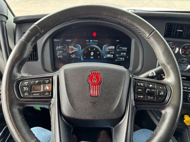 2025 Kenworth T880 in Indianapolis, IN — photo 20
