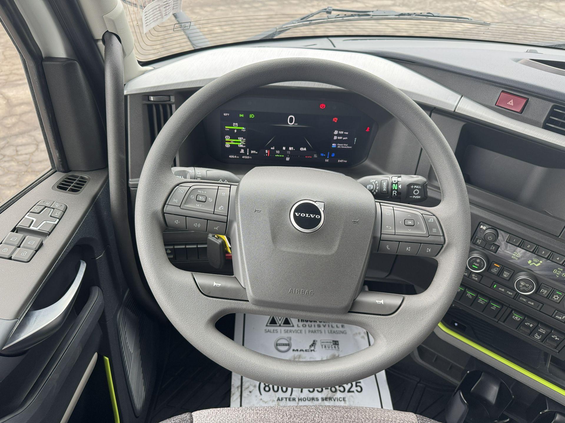 2027 Volvo VNL 860 in Clarksville, IN — photo 8