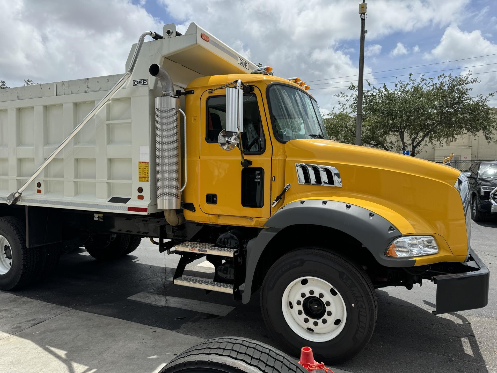2023 Mack Granite in Miami, FL — photo 8