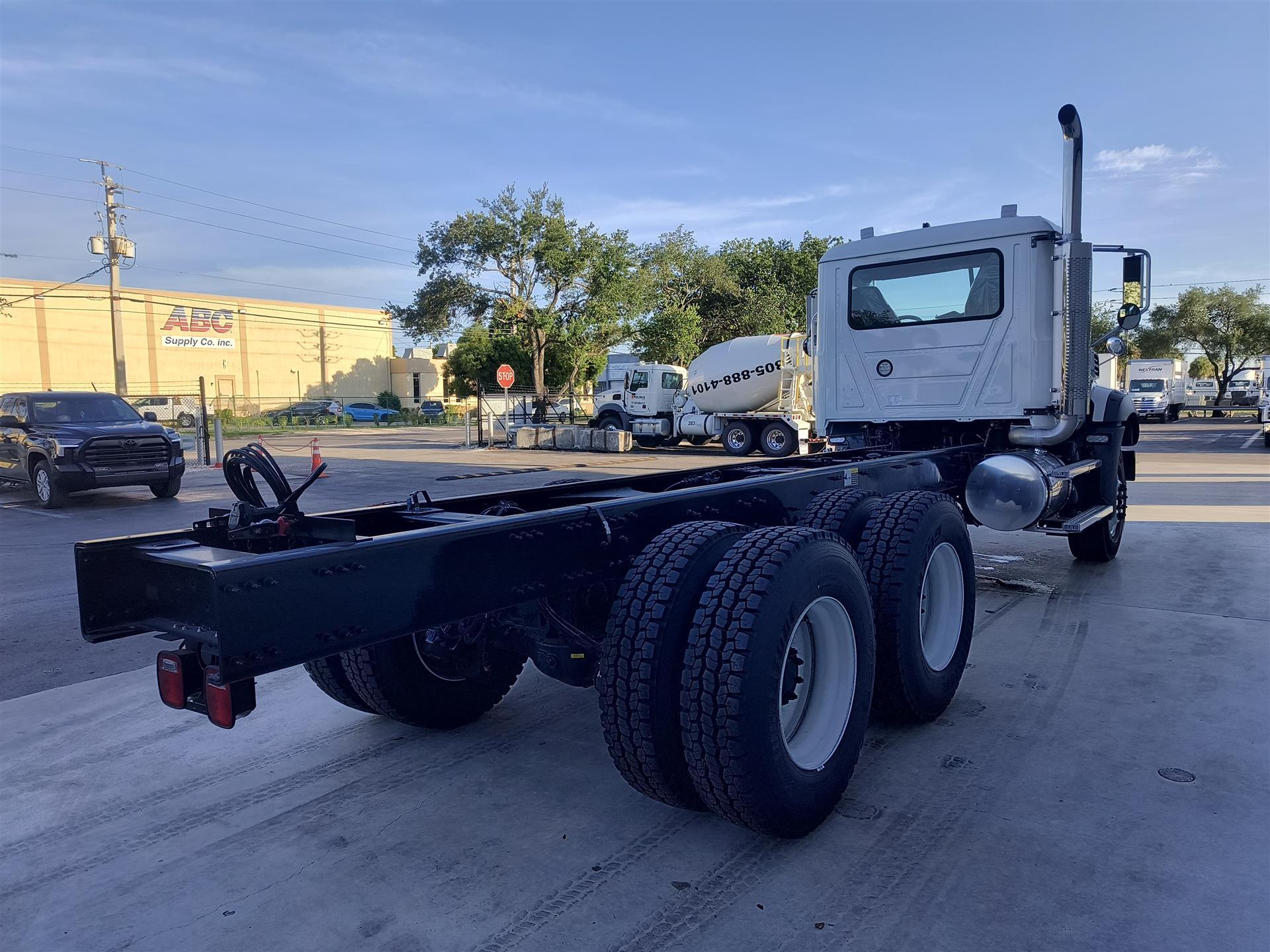 2025 Mack Granite in Miami, FL — photo 3