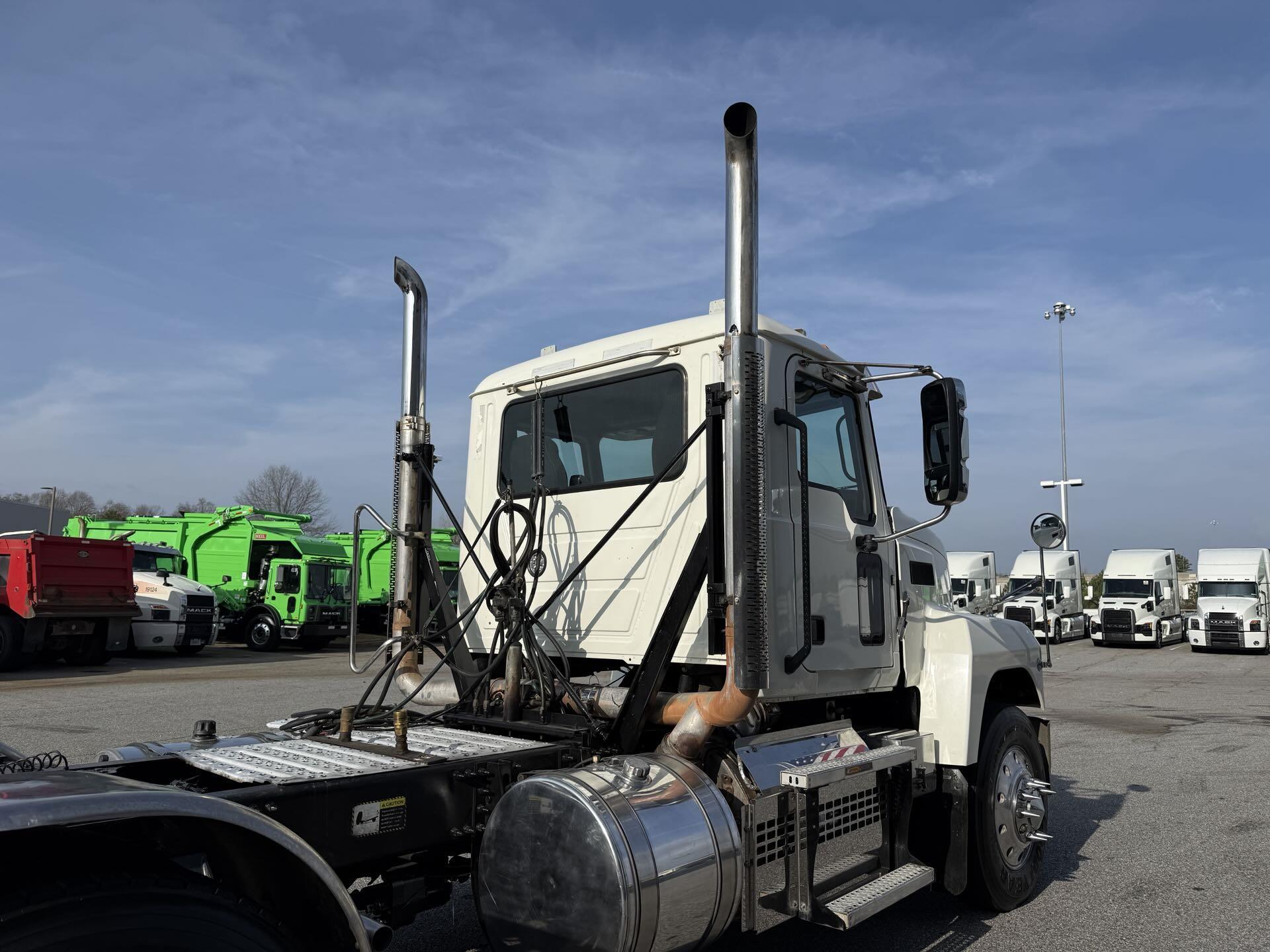 2021 Mack Pinnacle in Duluth, GA — photo 7