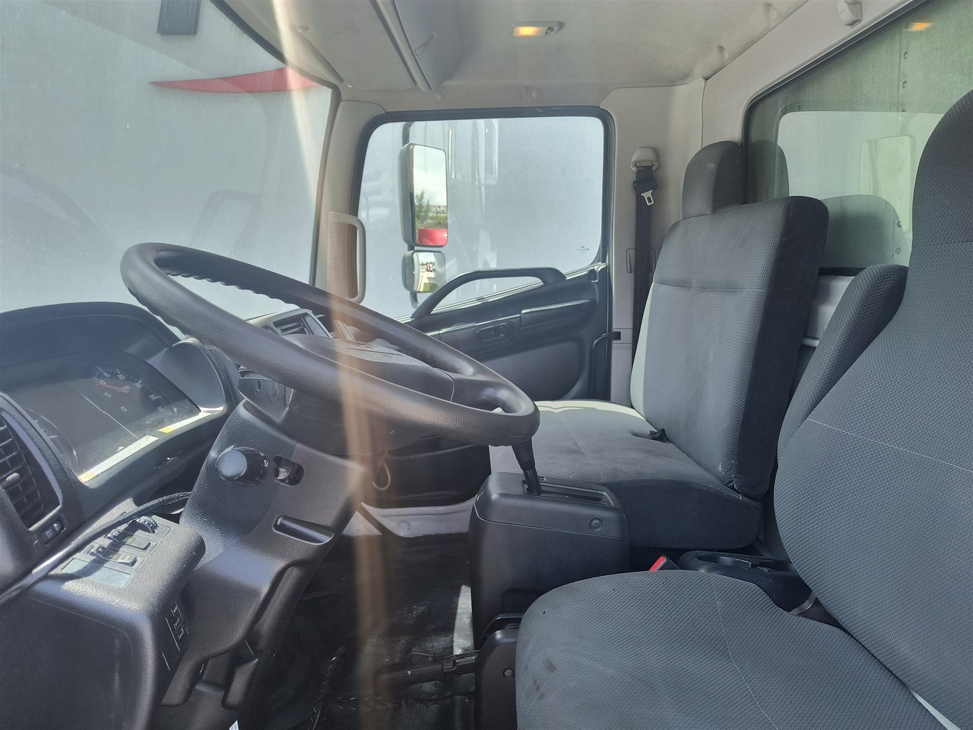 2019 Hino 268 in Fort Lauderdale, FL — photo 9