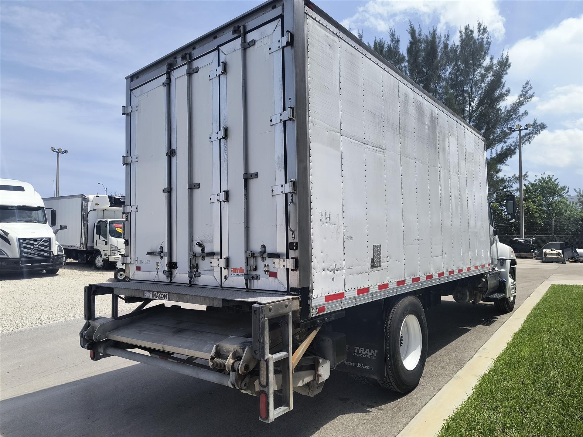 2019 Hino 268 in Fort Lauderdale, FL — photo 7
