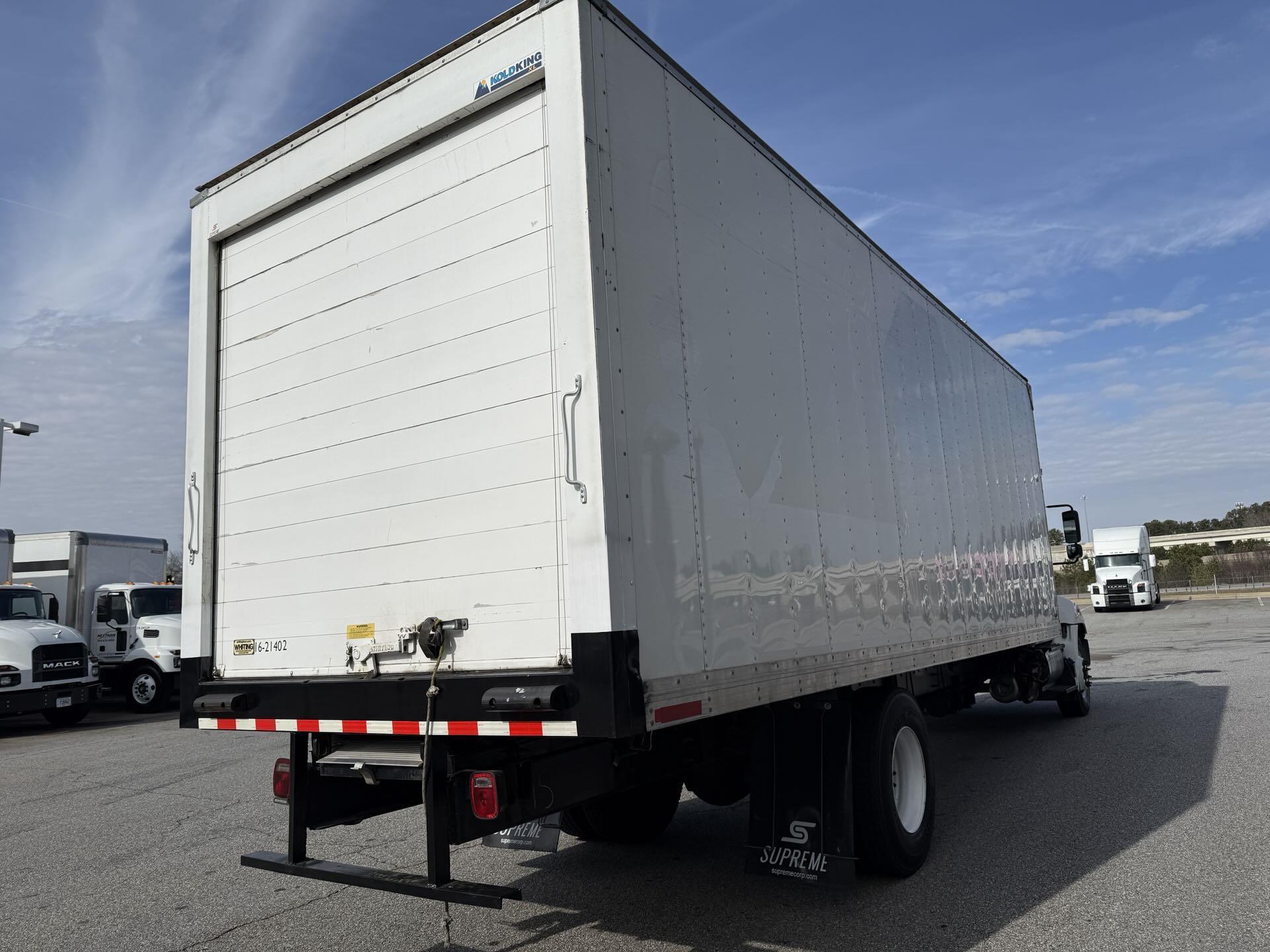 2021 Hino 268 in Duluth, GA — photo 4