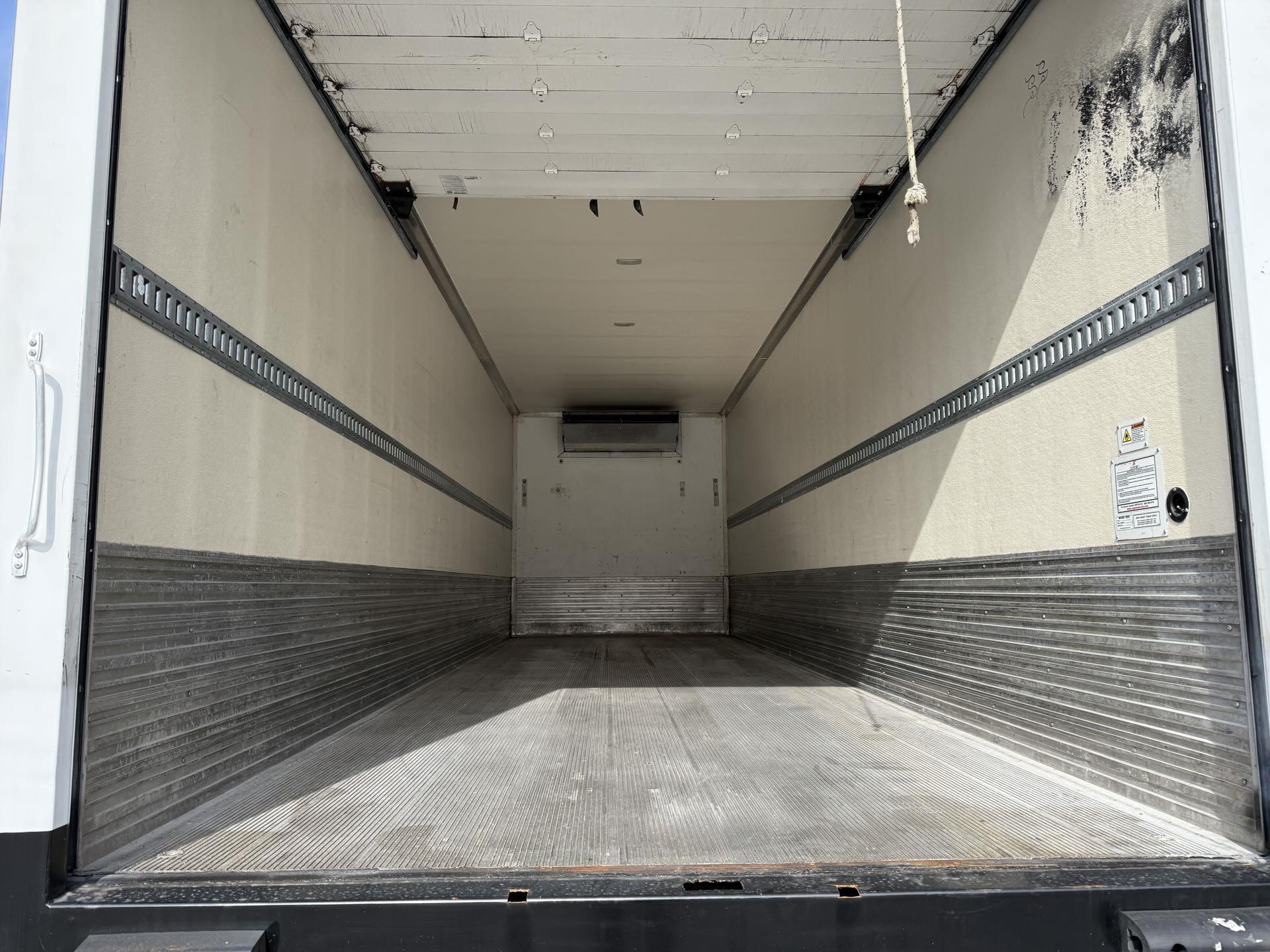 2021 Hino 268 in Duluth, GA — photo 10