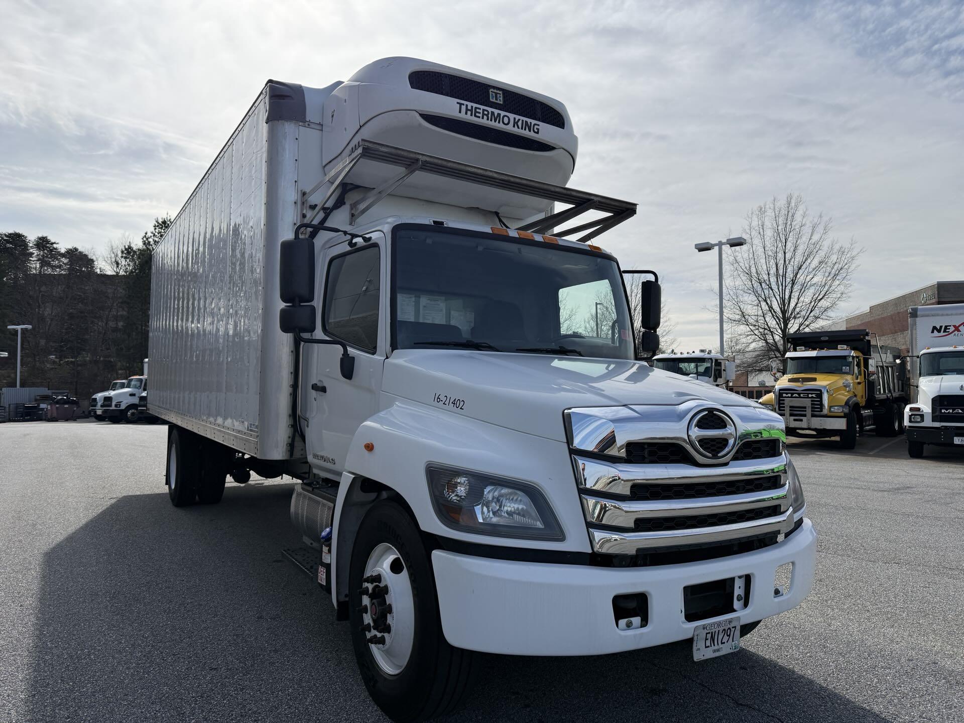2021 Hino 268 in Duluth, GA — photo 2