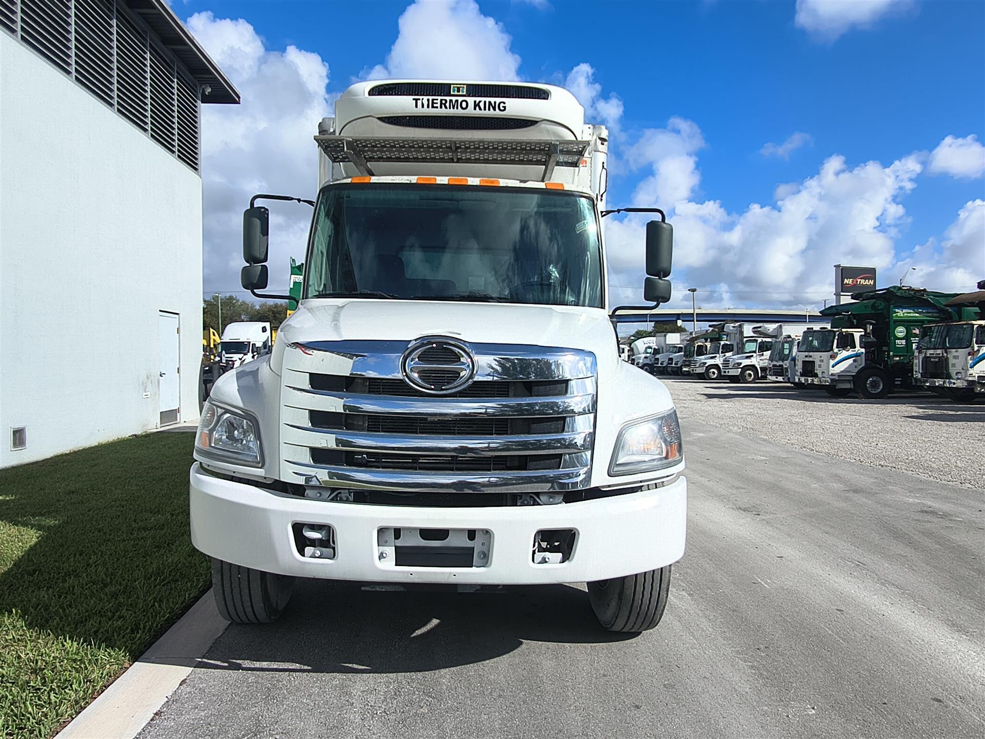 2019 Hino 268 in Fort Lauderdale, FL — photo 2