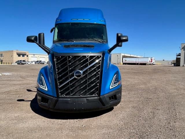 2026 Volvo VNL 860 in Commerce City, CO — photo 7