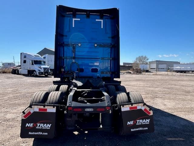 2026 Volvo VNL 860 in Commerce City, CO — photo 7