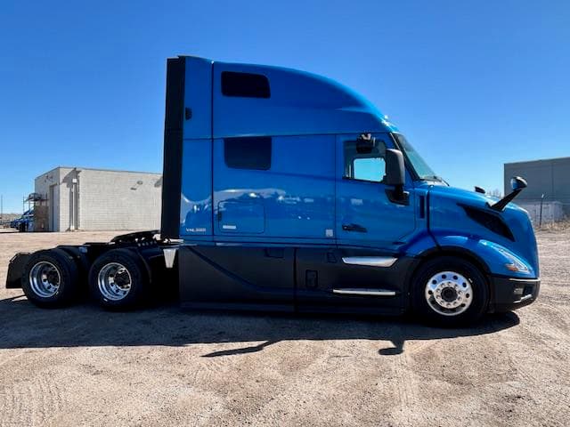 2026 Volvo VNL 860 in Commerce City, CO — photo 5