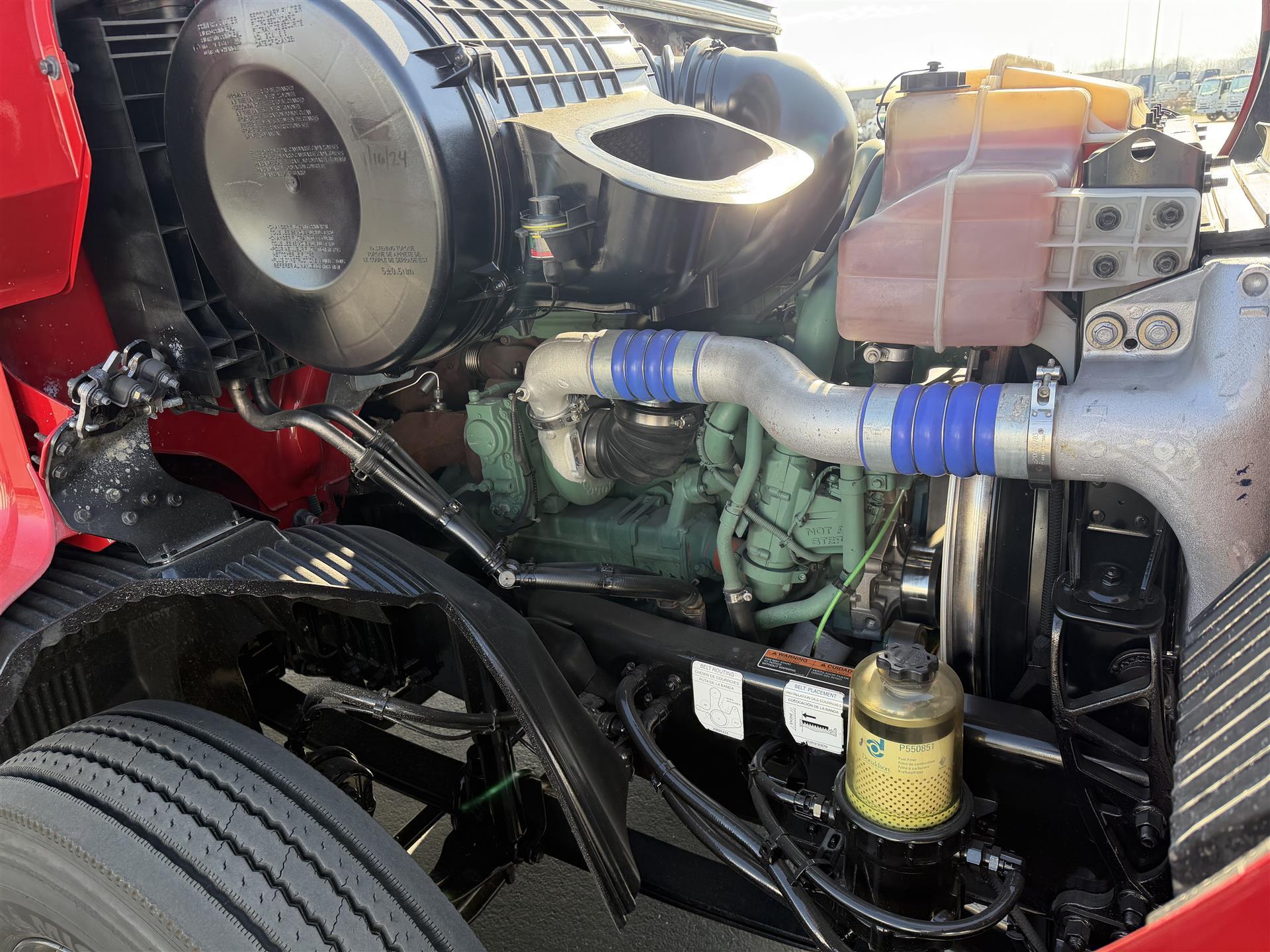 2020 Volvo VNR 640 in Kansas City, MO — photo 9