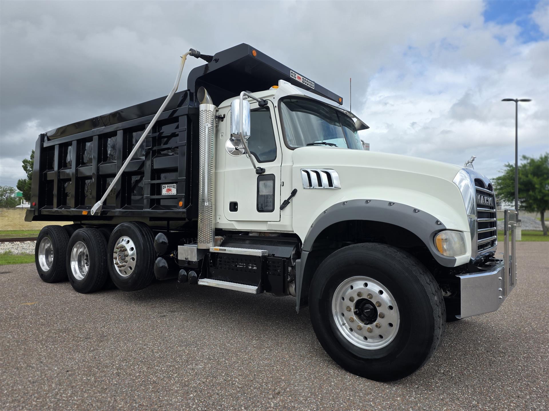 2020 Mack Granite in Orlando, FL — photo 2