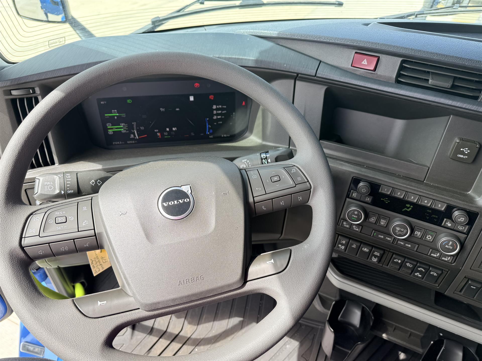 2026 Volvo in Kansas City, MO — photo 5