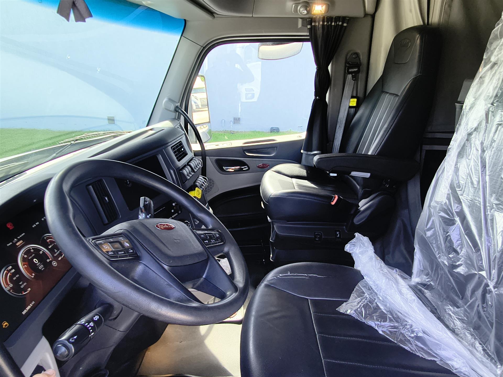2023 Peterbilt 579 in Fort Lauderdale, FL — photo 8
