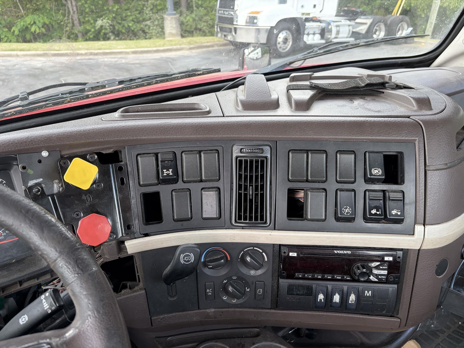2016 Volvo in Fultondale, AL — photo 10