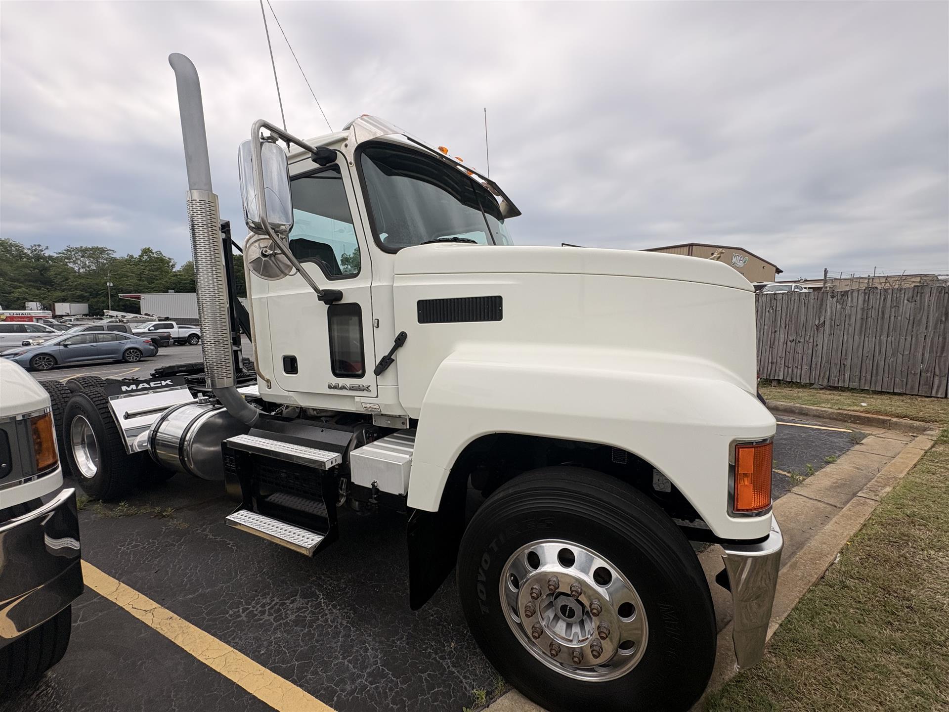 2018 Mack Pinnacle in Macon, GA — photo 3