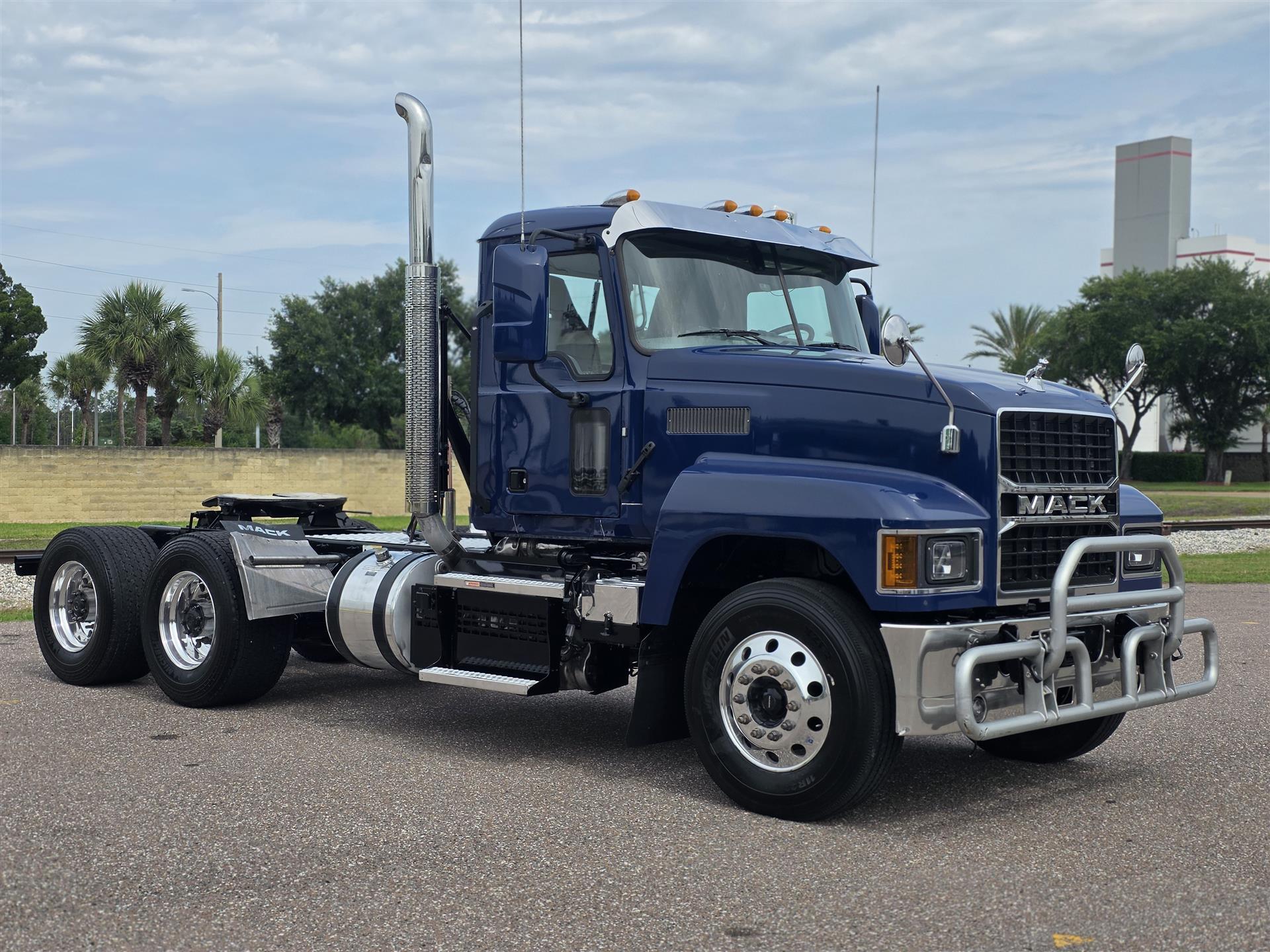 2024 Mack Pinnacle in Orlando, FL — photo 3