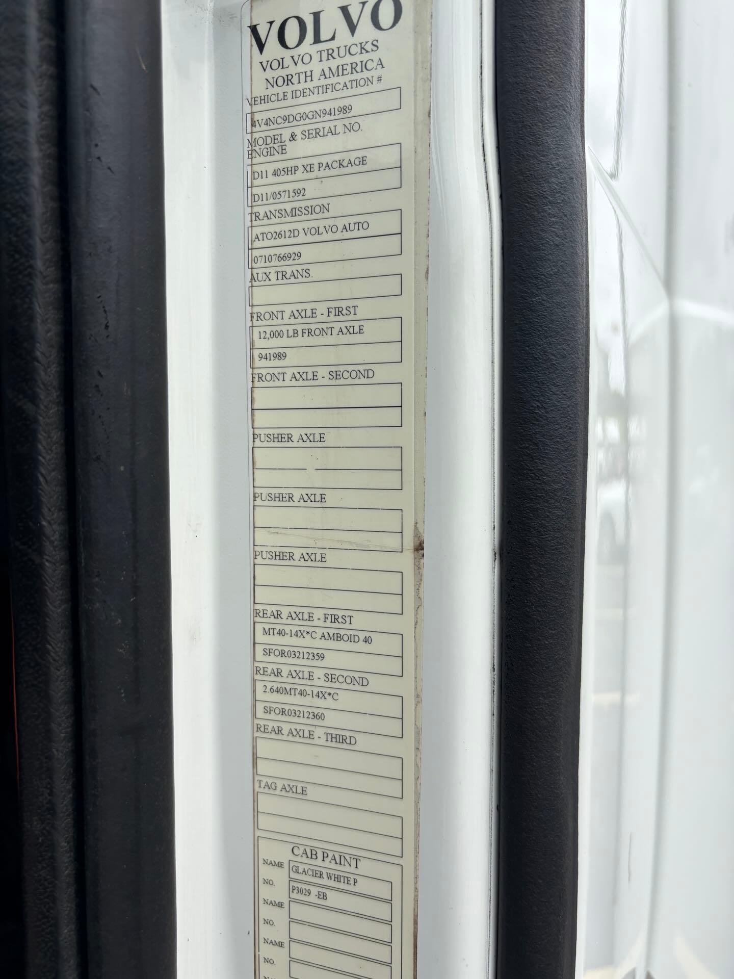 2016 Volvo VNL 300 in Fultondale, AL — photo 9