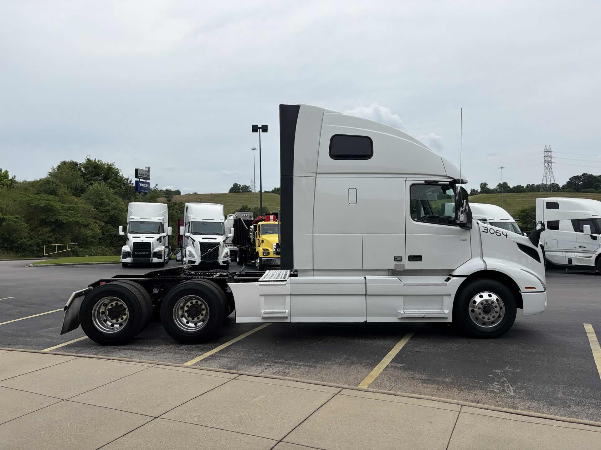 2023 Volvo in Fultondale, AL — photo 4