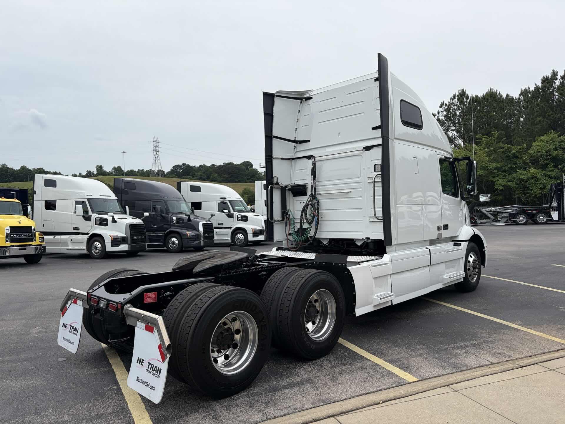 2023 Volvo in Fultondale, AL — photo 5