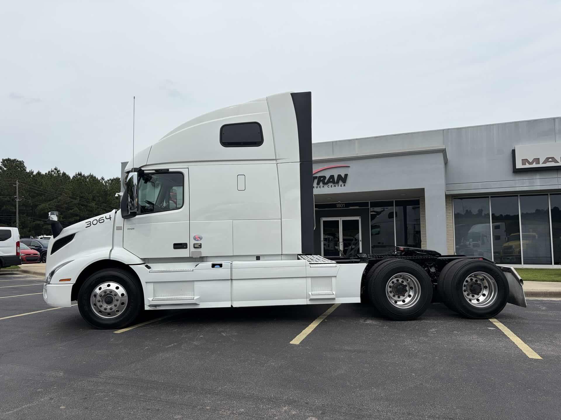 2023 Volvo in Fultondale, AL — photo 8