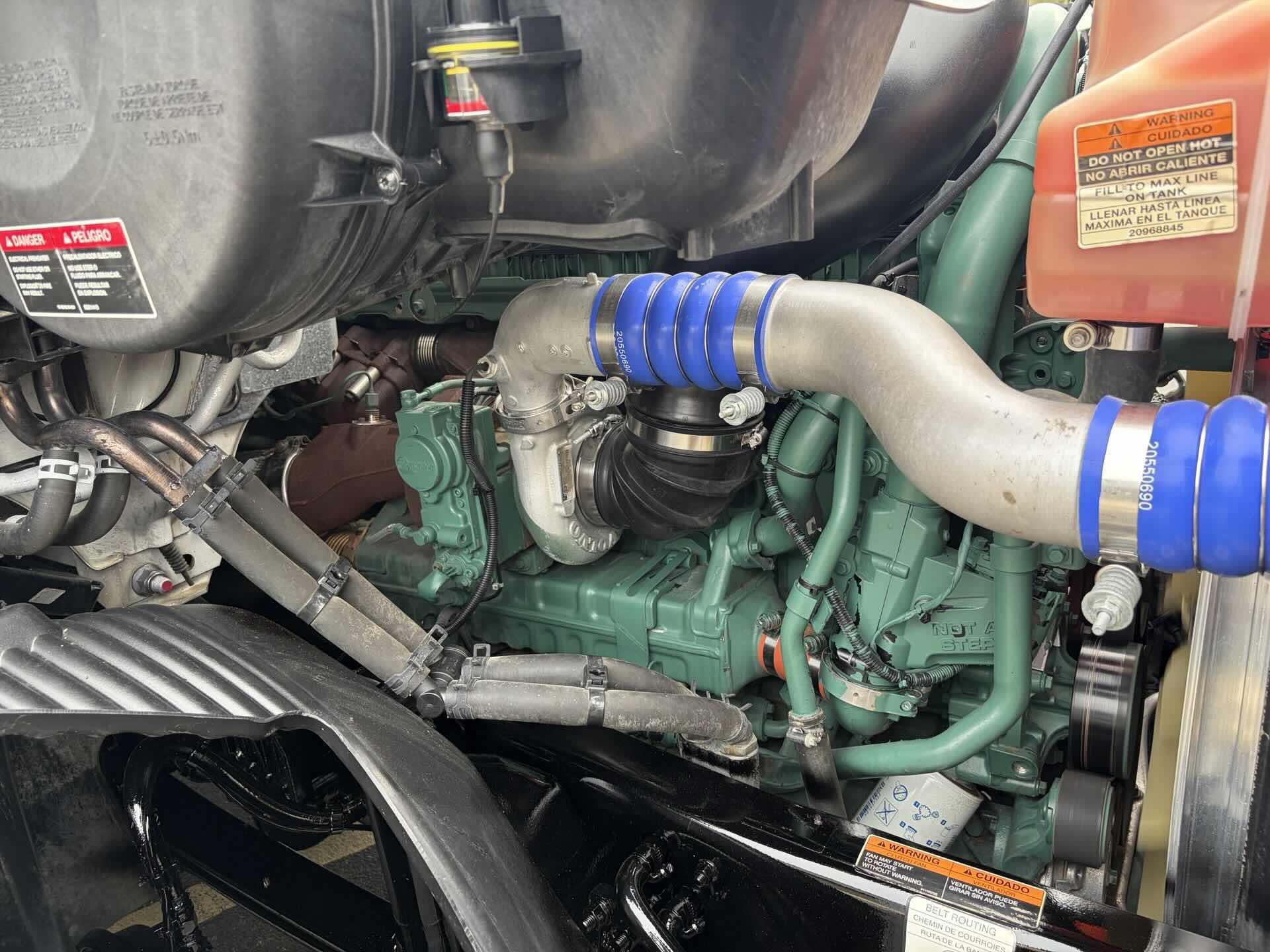 2023 Volvo in Fultondale, AL — photo 12