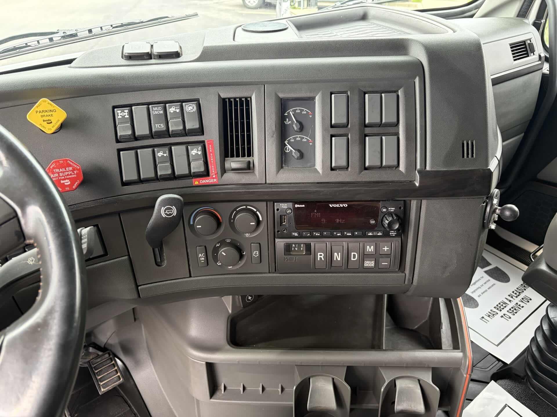 2023 Volvo in Fultondale, AL — photo 16