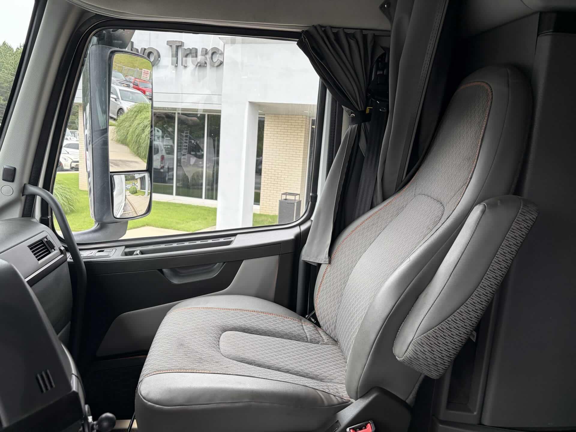 2023 Volvo in Fultondale, AL — photo 17