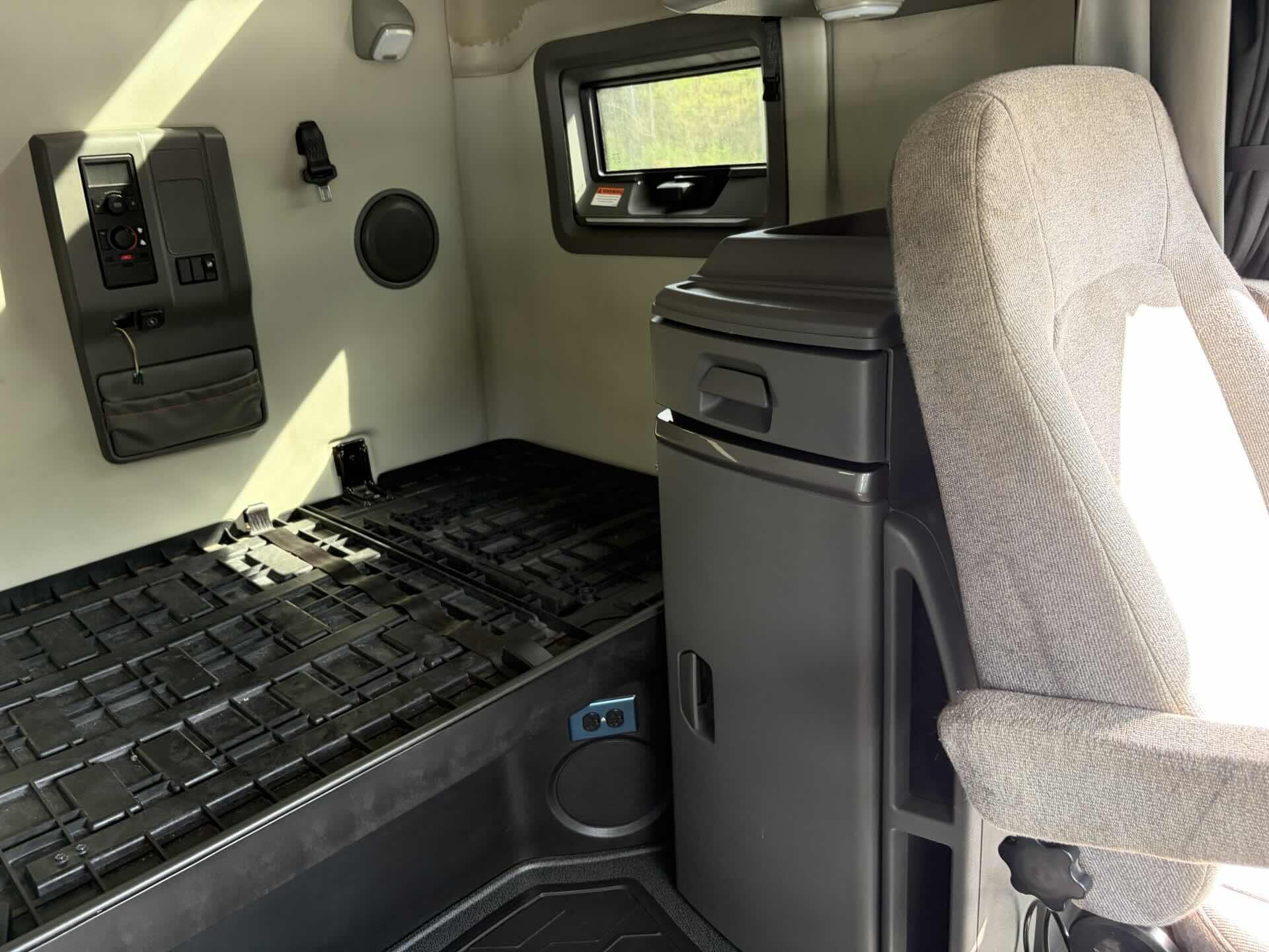 2020 Volvo VNL 760 in Fultondale, AL — photo 21