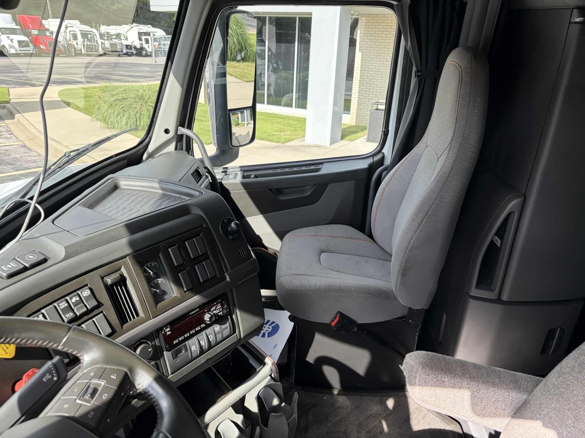 2020 Volvo VNL 760 in Fultondale, AL — photo 19