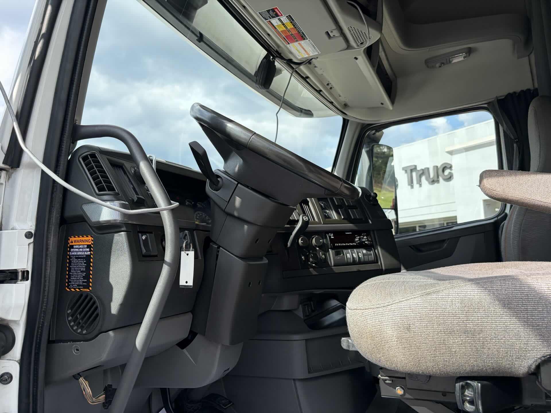 2020 Volvo VNL 760 in Fultondale, AL — photo 18
