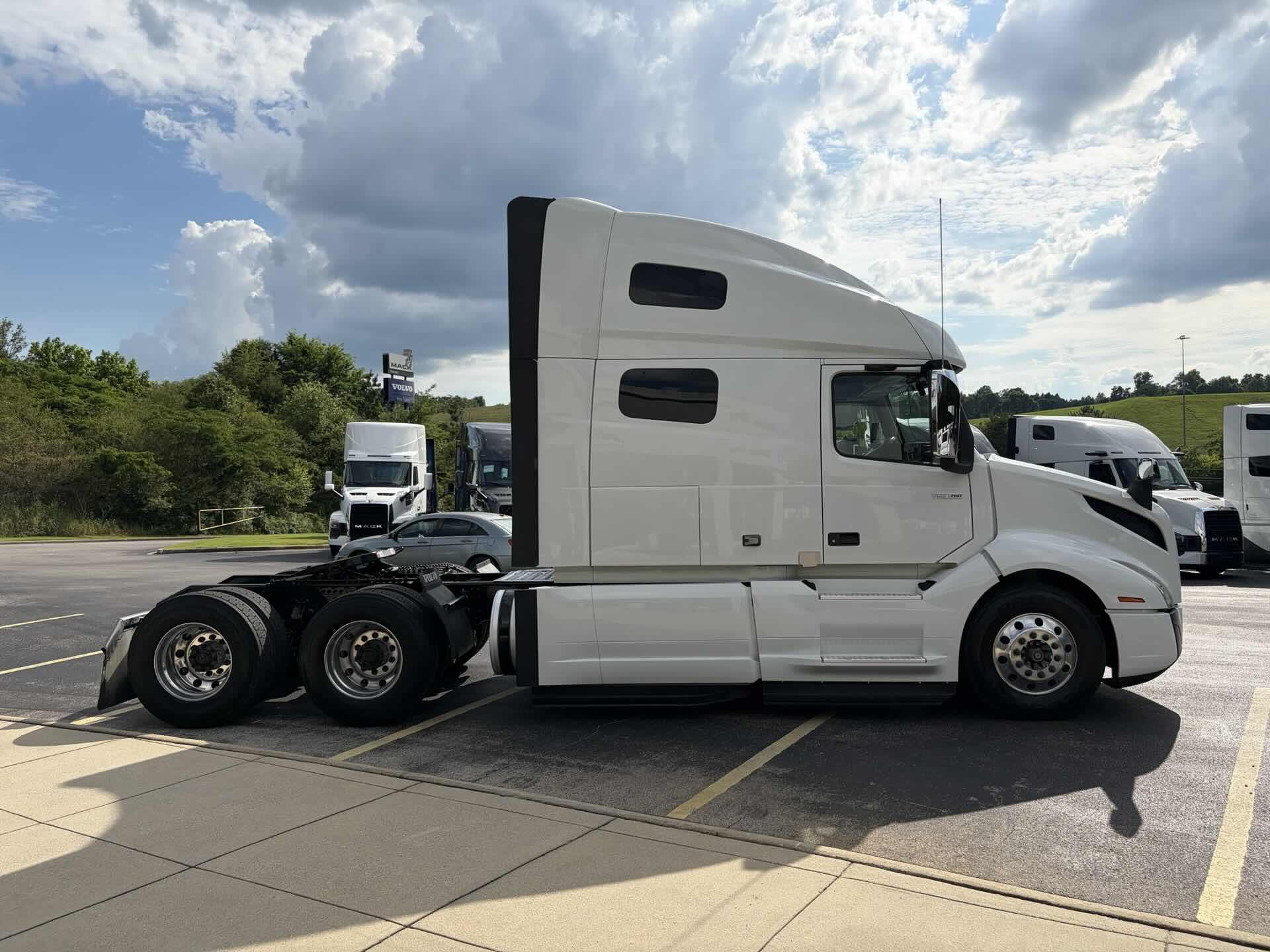 2020 Volvo VNL 760 in Fultondale, AL — photo 4