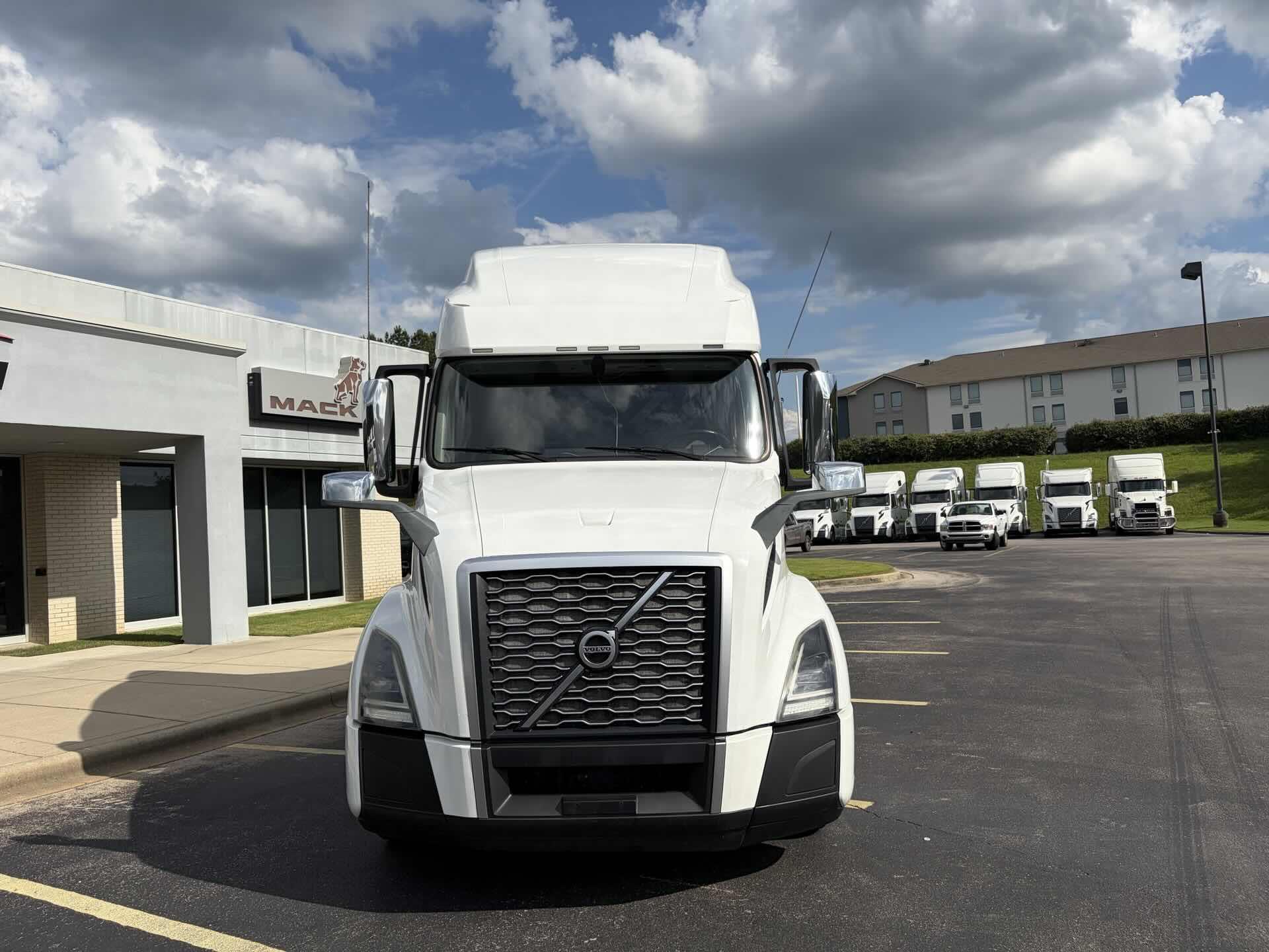 2020 Volvo VNL 760 in Fultondale, AL — photo 2