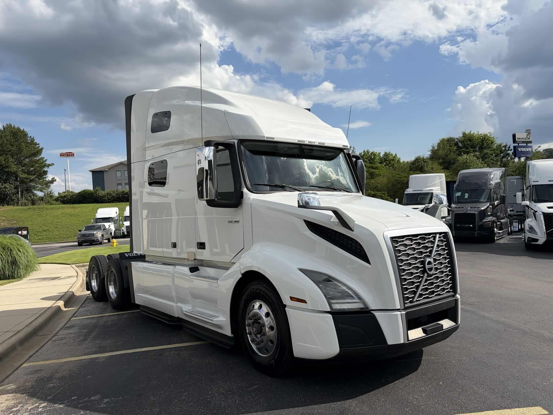 2020 Volvo VNL 760 in Fultondale, AL — photo 3