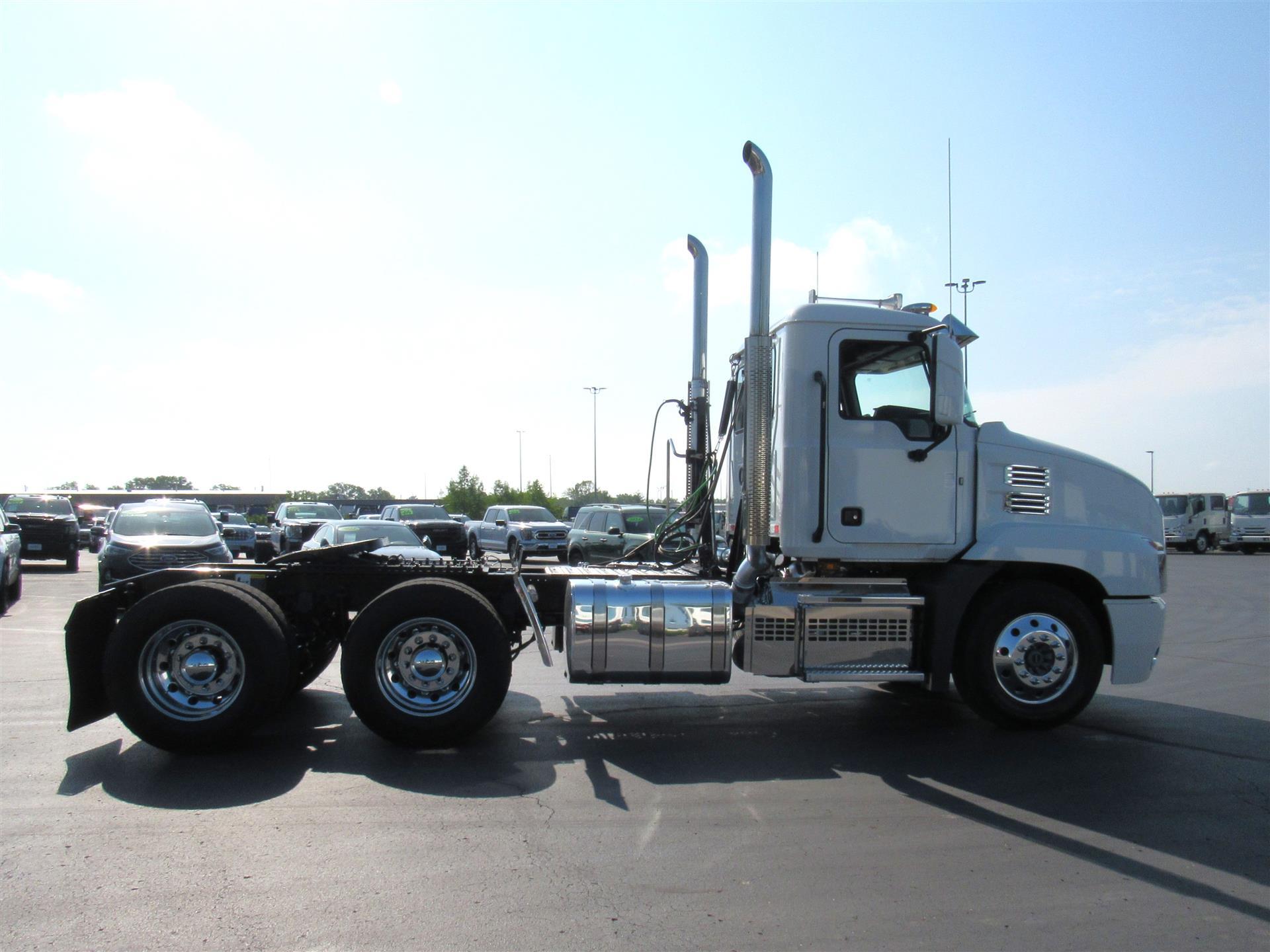 2020 Mack Anthem in Kansas City, MO — photo 6