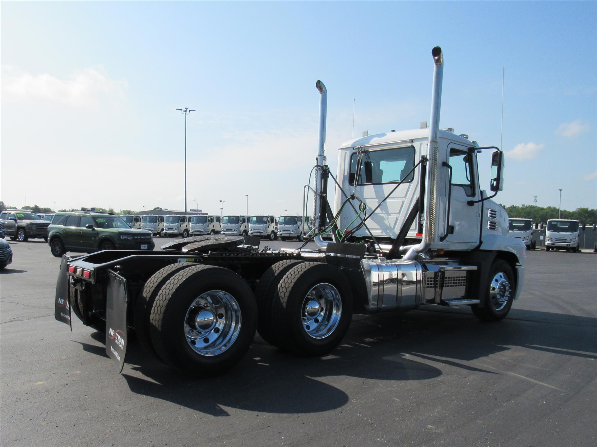 2020 Mack Anthem in Kansas City, MO — photo 5