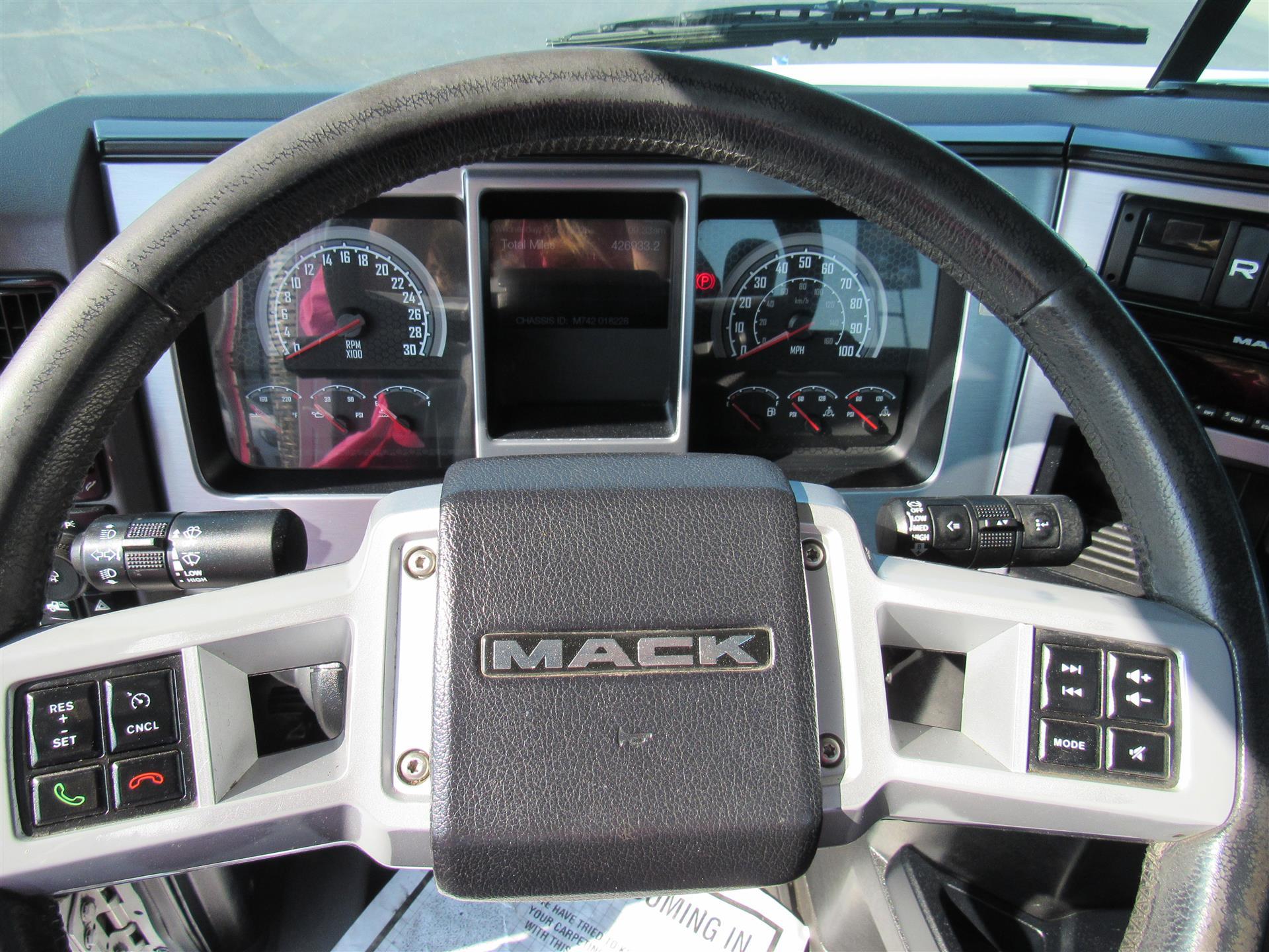 2020 Mack Anthem in Kansas City, MO — photo 15