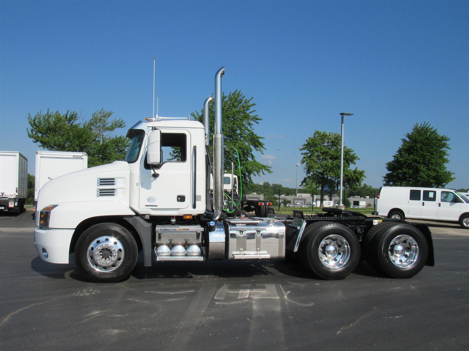 2020 Mack Anthem in Kansas City, MO — photo 2