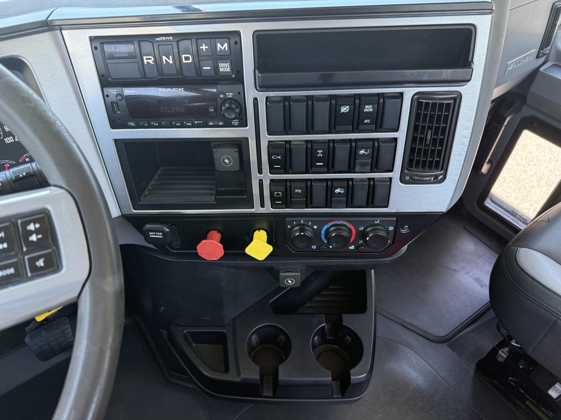 2022 Mack Anthem in Duluth, GA — photo 11