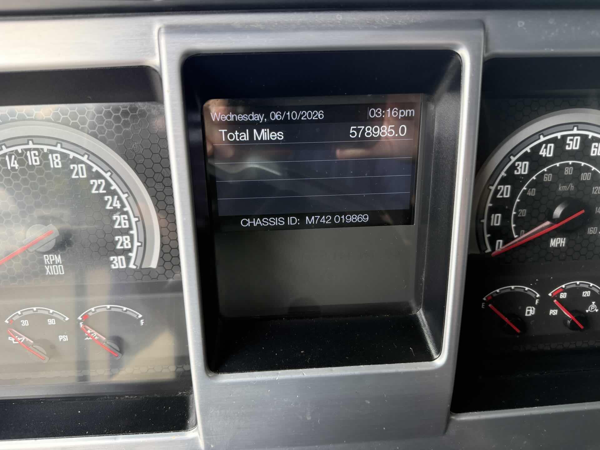 2021 Mack Anthem in Duluth, GA — photo 16