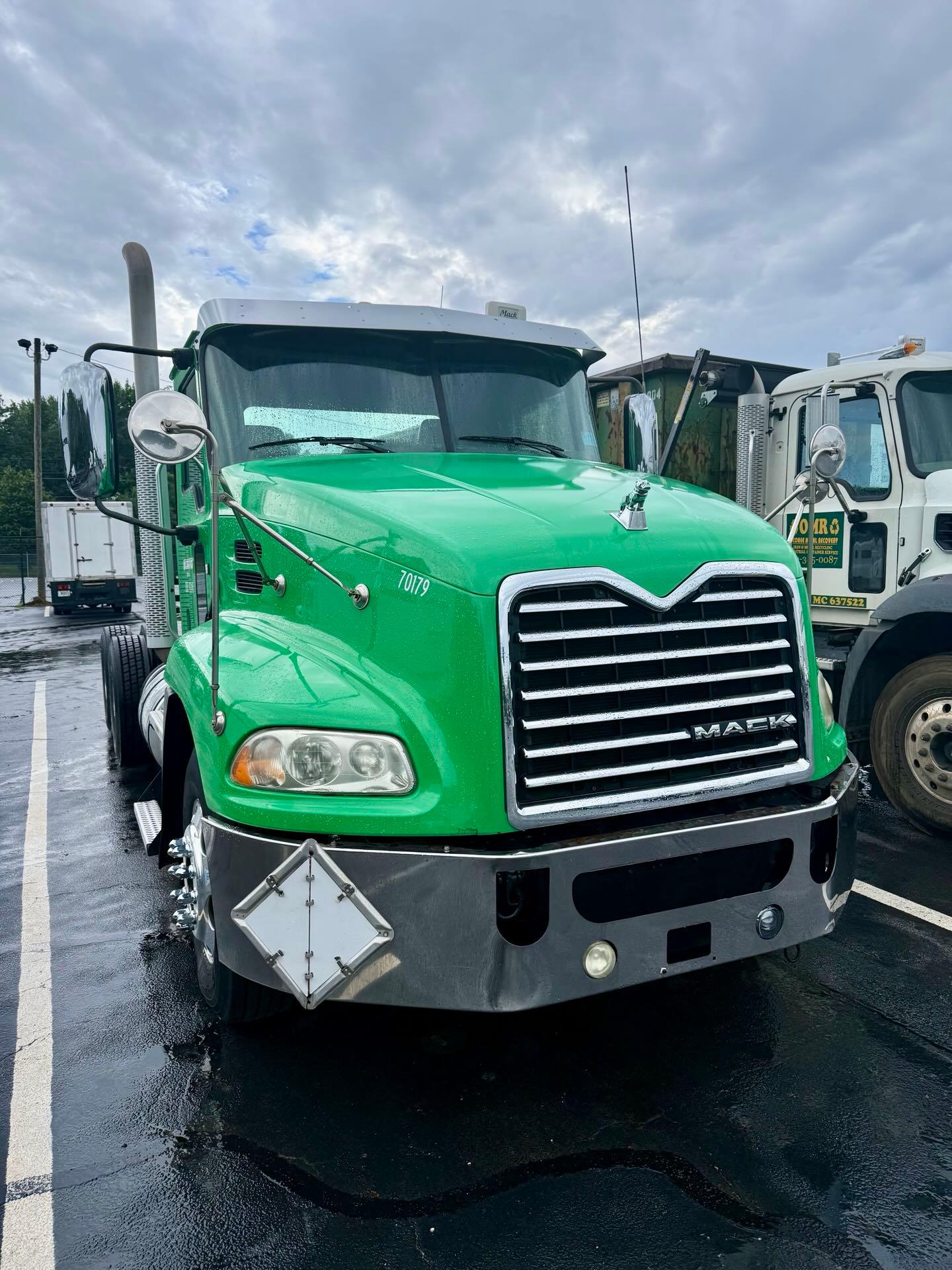2016 Mack Pinnacle in Duluth, GA — photo 2