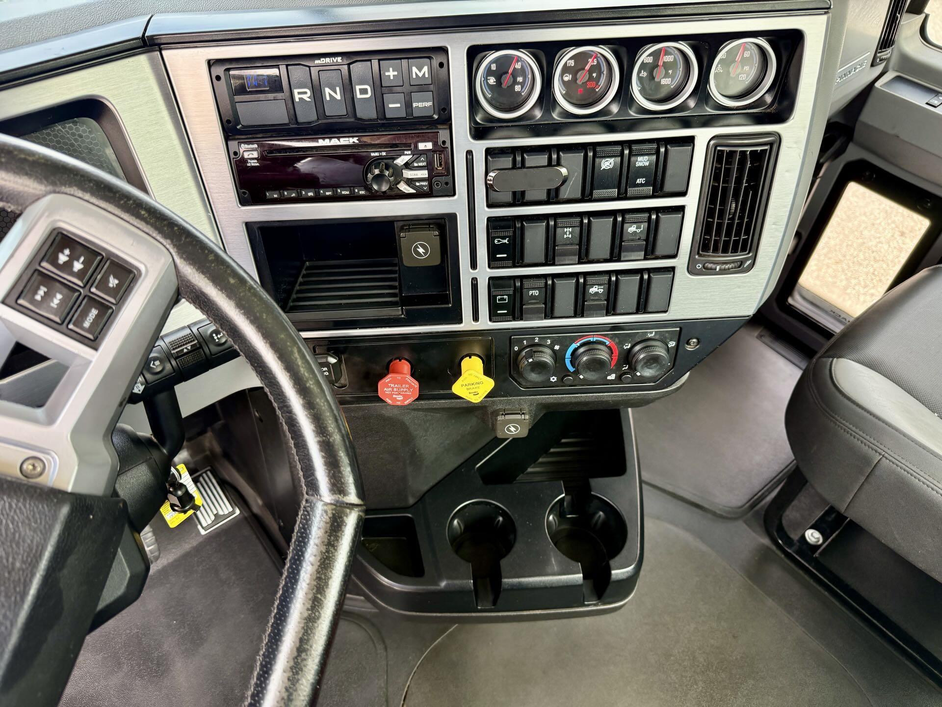 2020 Mack Pinnacle in Duluth, GA — photo 12