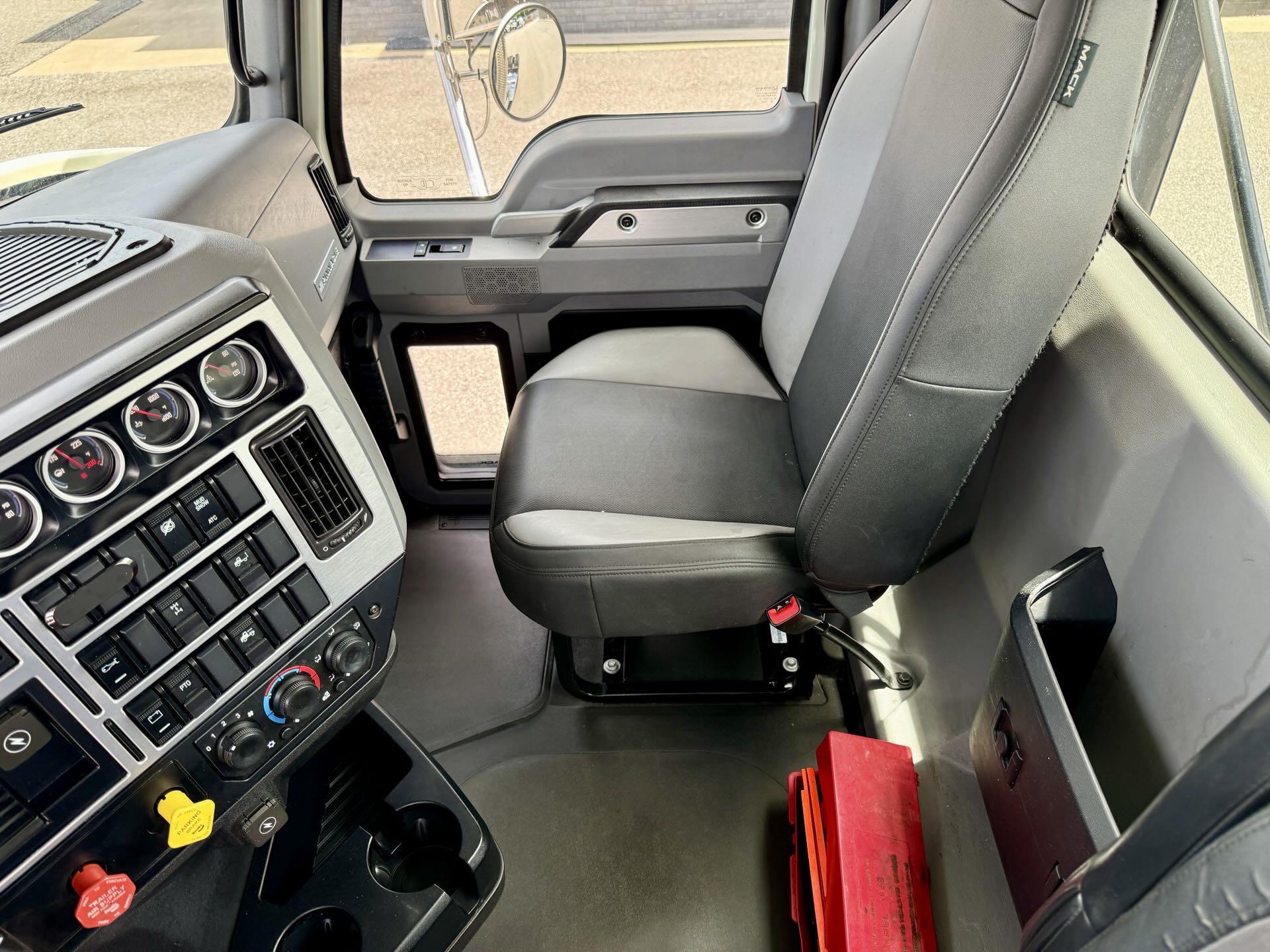 2020 Mack Pinnacle in Duluth, GA — photo 13