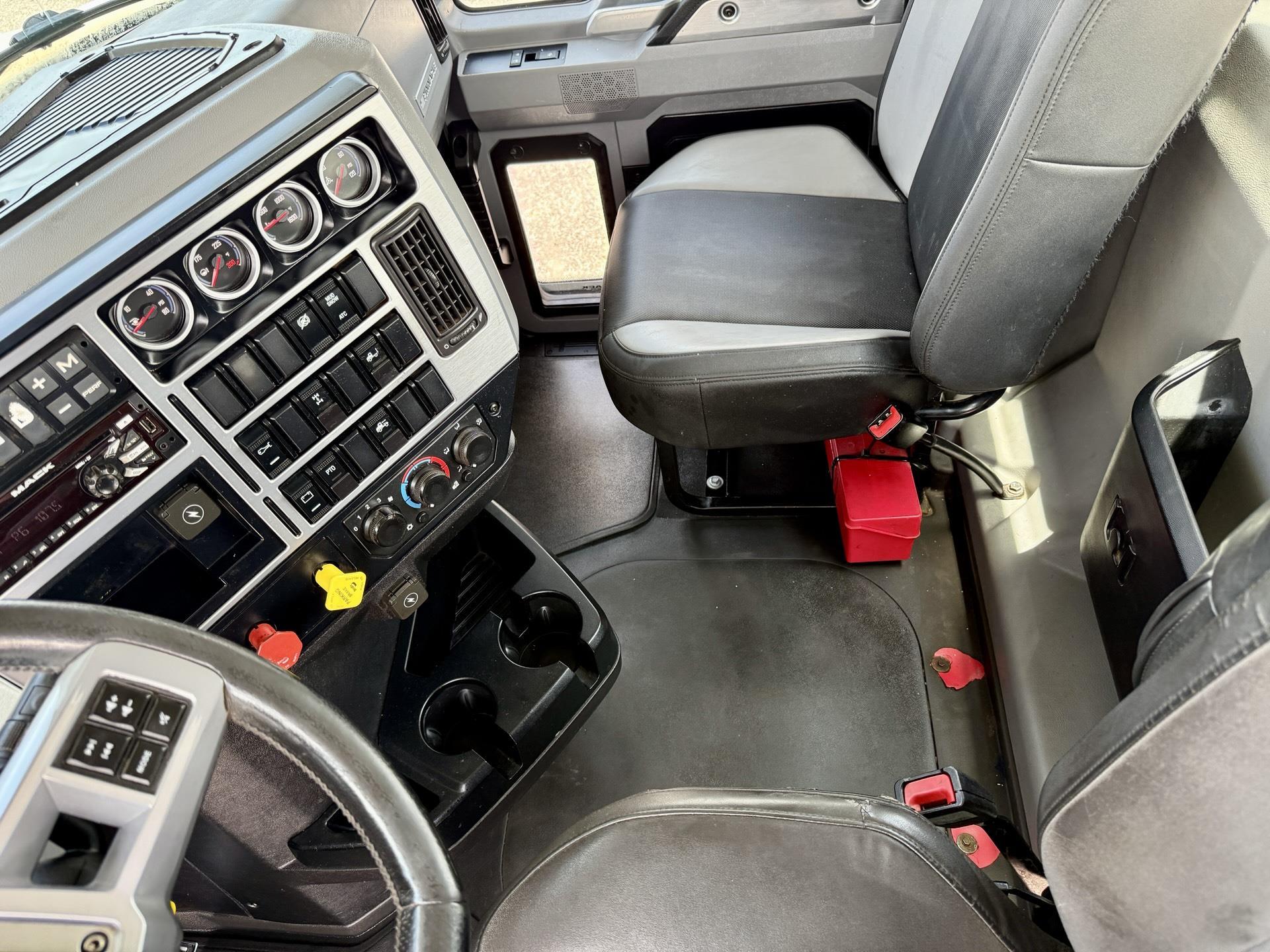 2020 Mack Pinnacle in Duluth, GA — photo 15