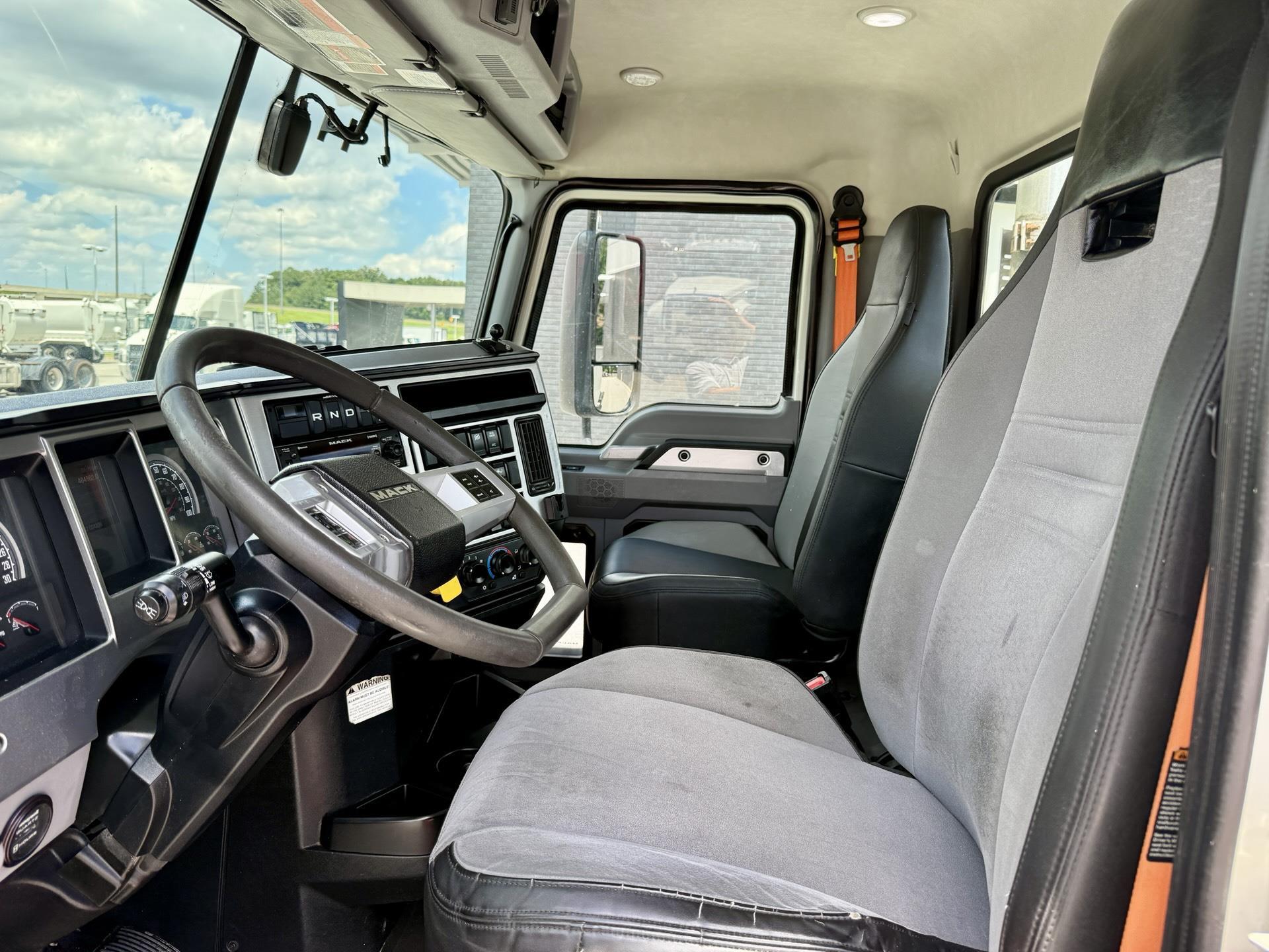 2022 Mack Anthem in Duluth, GA — photo 11
