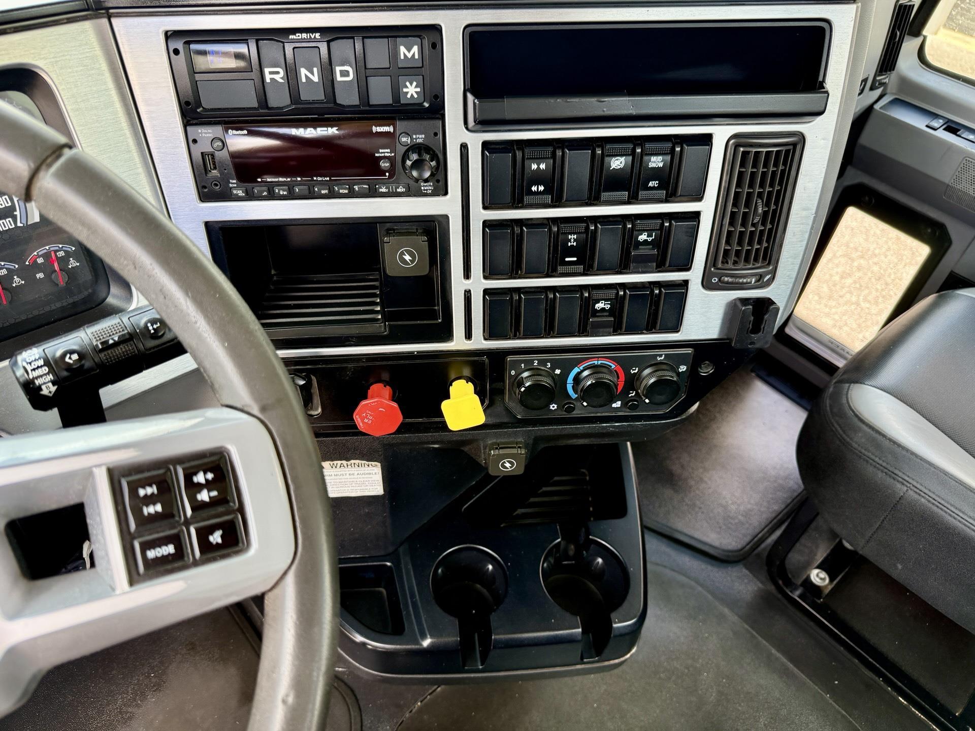 2022 Mack Anthem in Duluth, GA — photo 13