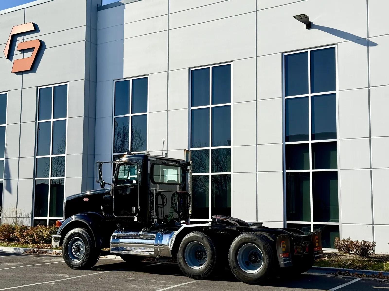 2008 Peterbilt 367 in New Lenox, IL — photo 6