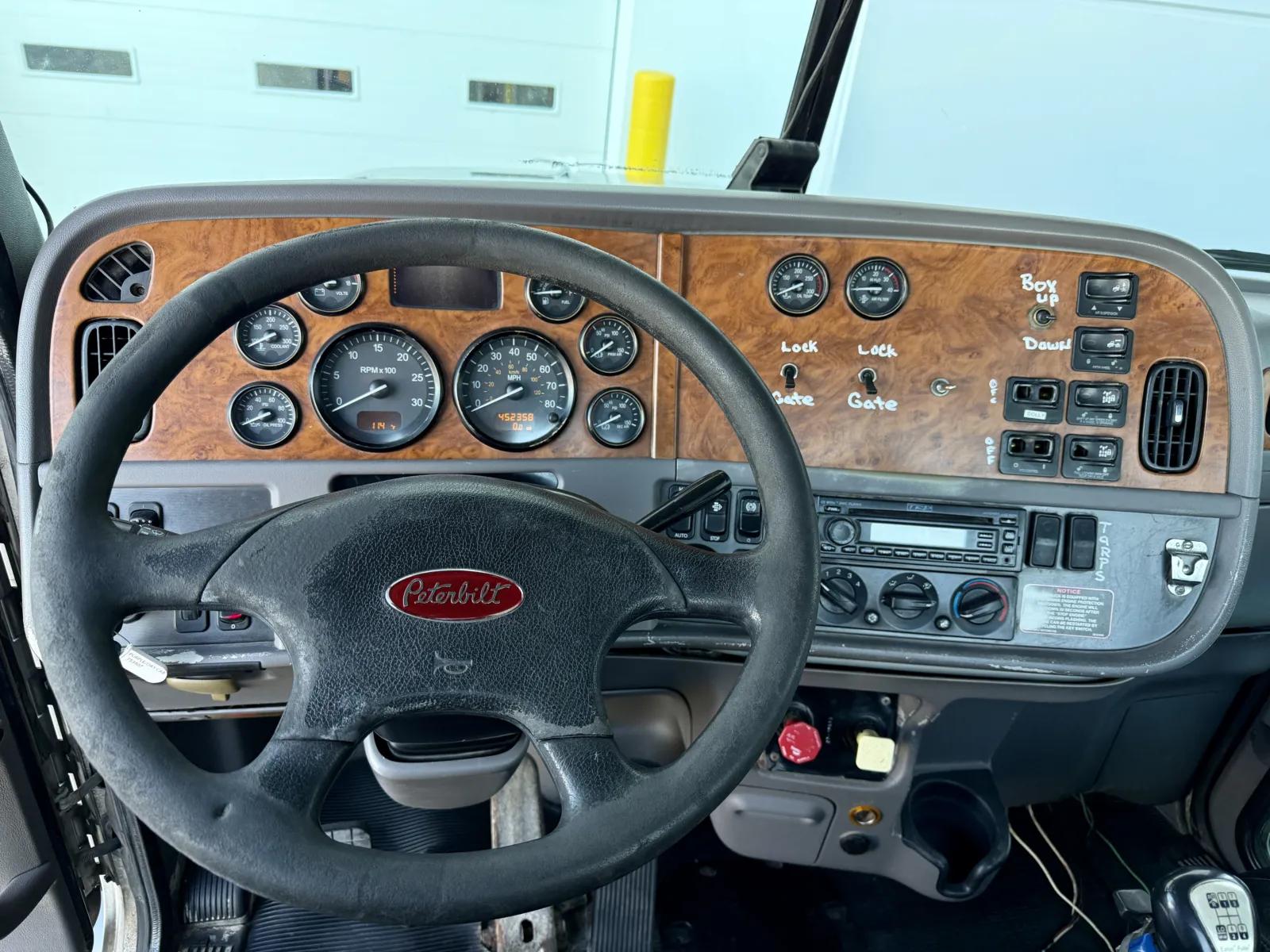 2008 Peterbilt 367 in New Lenox, IL — photo 15