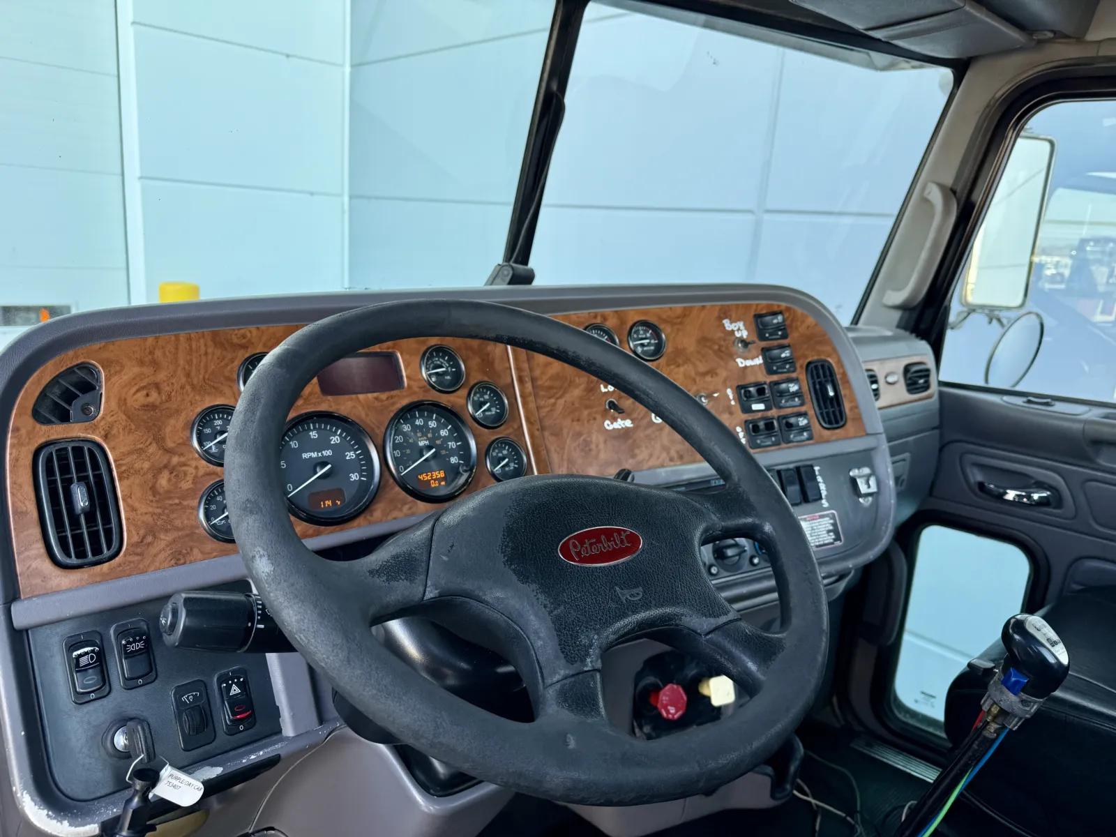 2008 Peterbilt 367 in New Lenox, IL — photo 16