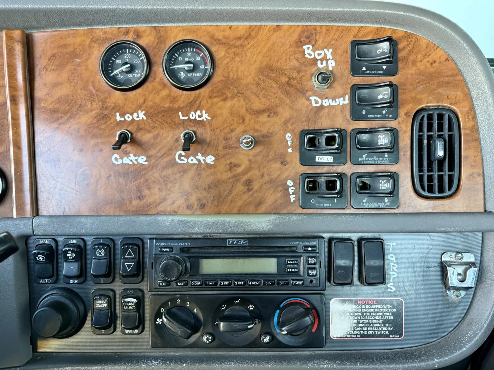 2008 Peterbilt 367 in New Lenox, IL — photo 18